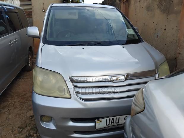 Toyota Noah 2007 Gray