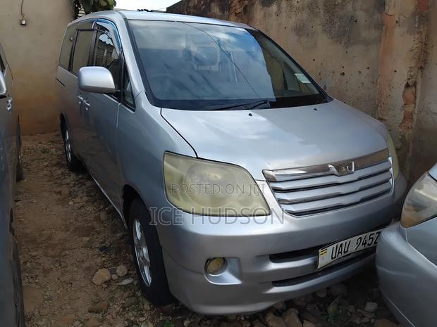 Toyota Noah 2007 Gray