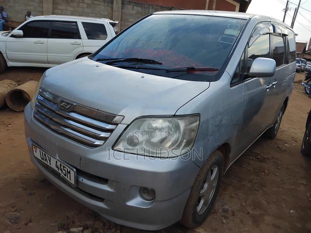 Toyota Noah 2007 Gray