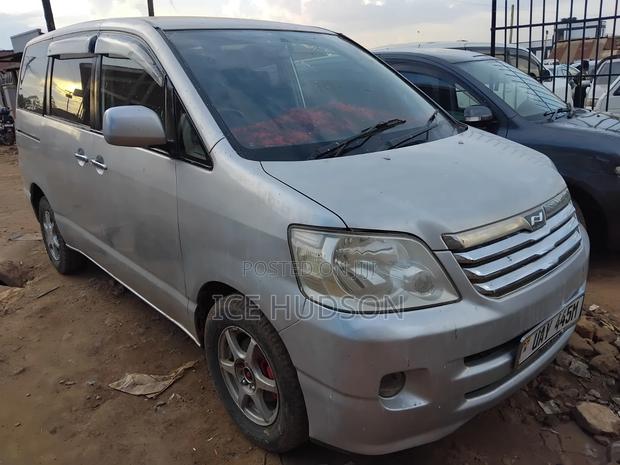 Toyota Noah 2007 Gray