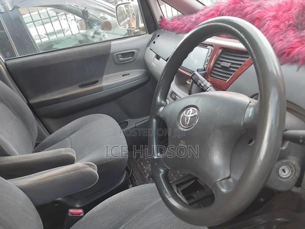 Toyota Noah 2007 Gray