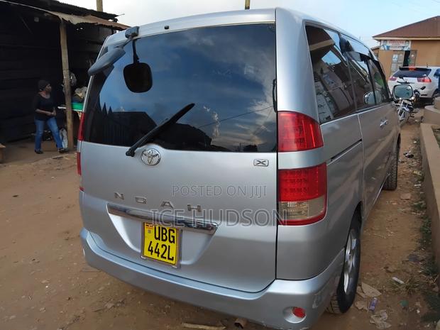 Toyota Noah 2007 Gray