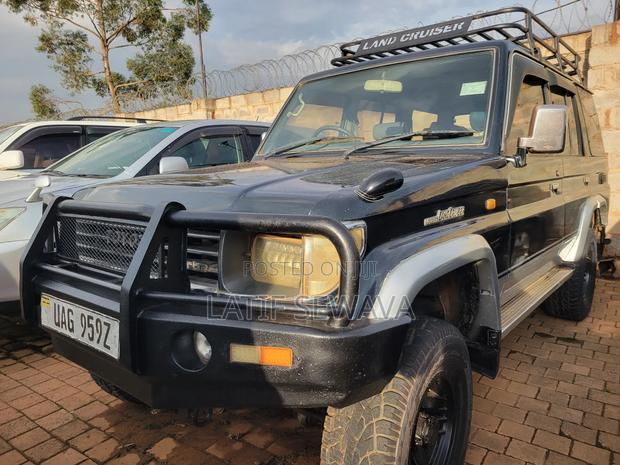 Toyota Land Cruiser 90 1996 Green