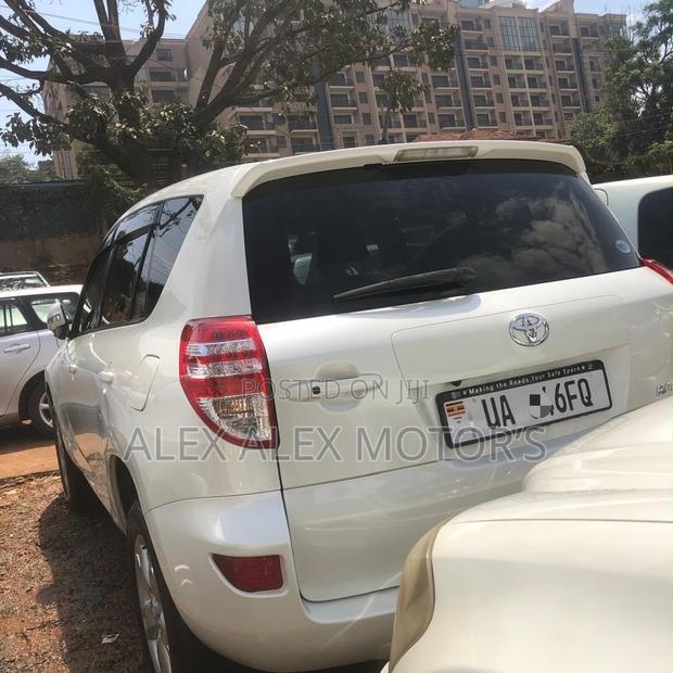 Toyota RAV4 2012 White