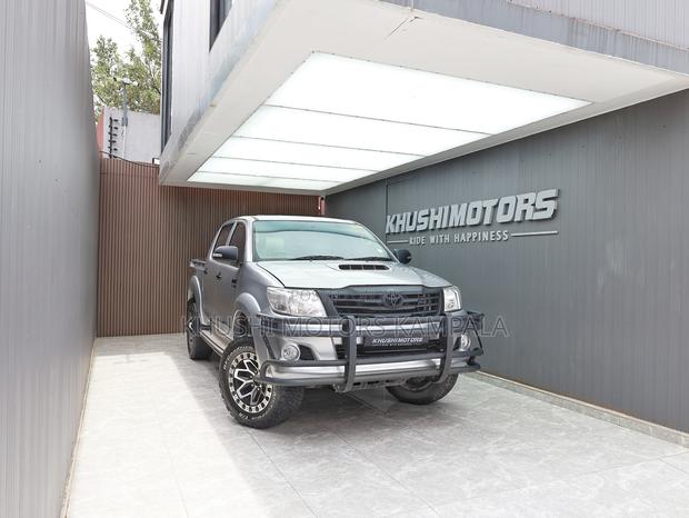 Toyota Hilux 2010 Gray