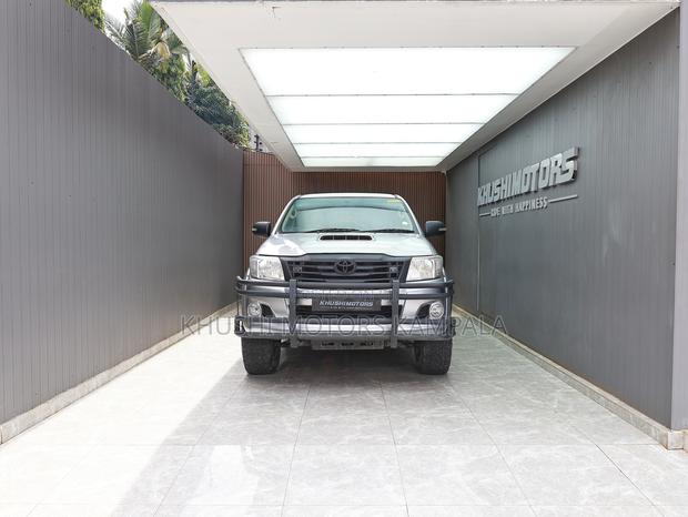 Toyota Hilux 2010 Gray