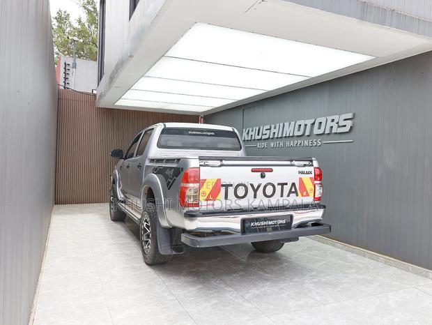 Toyota Hilux 2010 Gray