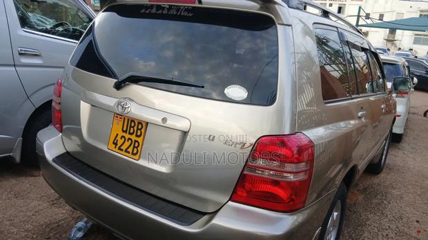 Toyota Kluger 2004 Silver