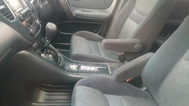 Toyota Kluger 2004 Silver