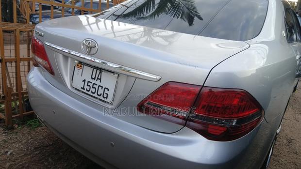 Toyota Crown 2010 Silver