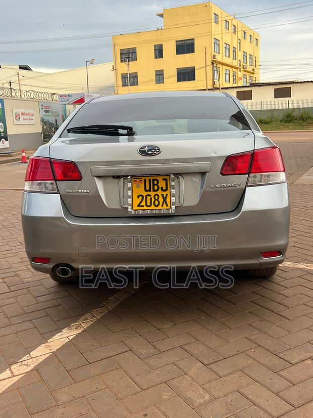 Subaru Legacy 2.5 2009 Gray