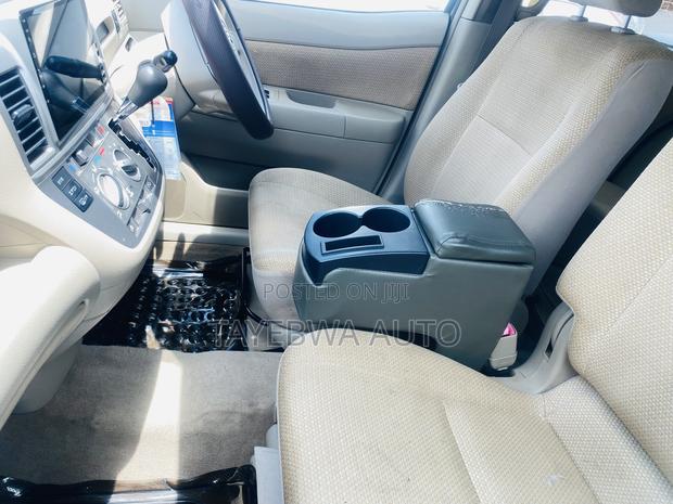 Toyota Raum 2010