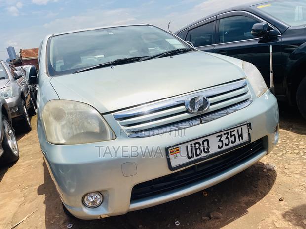 Toyota Raum 2010