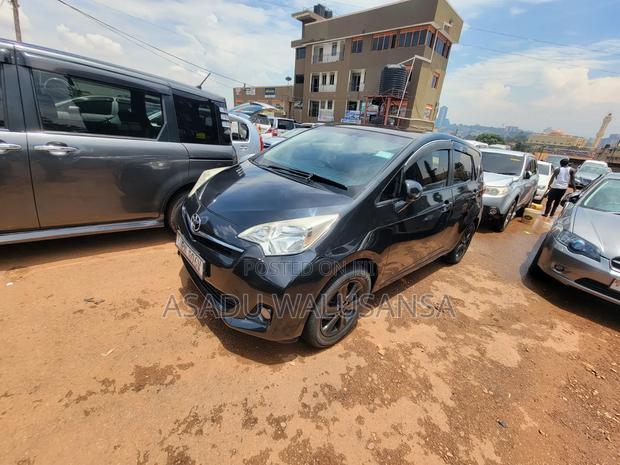 Toyota Ractis 2010 Black