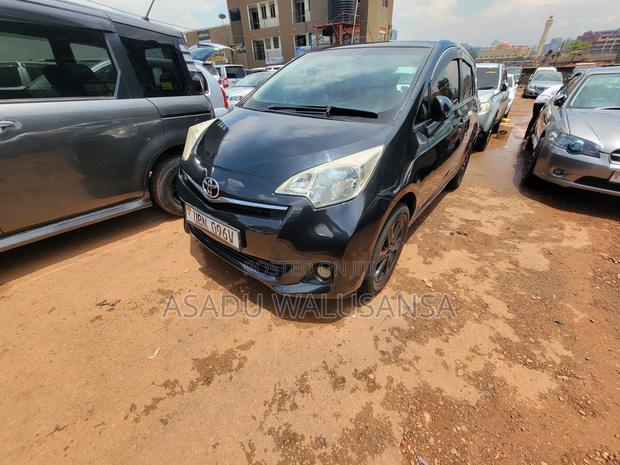Toyota Ractis 2010 Black