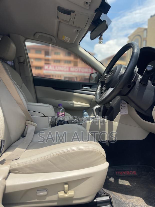 Subaru Outback 2010 White
