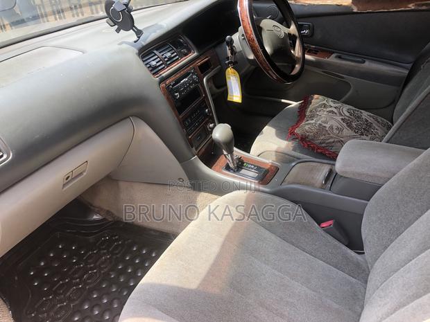 Toyota Mark II 2000 Silver