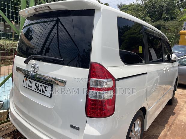 Toyota Noah 2012 White