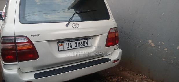 Toyota Land Cruiser 2005 White
