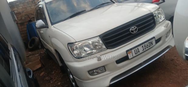 Toyota Land Cruiser 2005 White