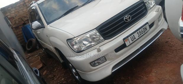 Toyota Land Cruiser 2005 White