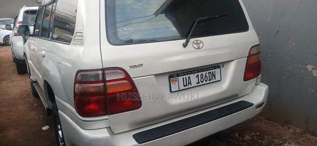 Toyota Land Cruiser 2005 White