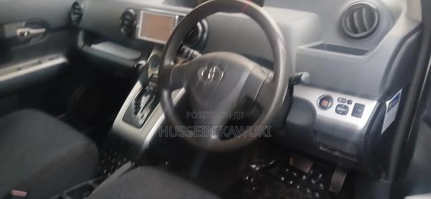 Toyota Corolla Rumion 2010 Silver