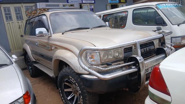 Toyota Land Cruiser 2002 Gold