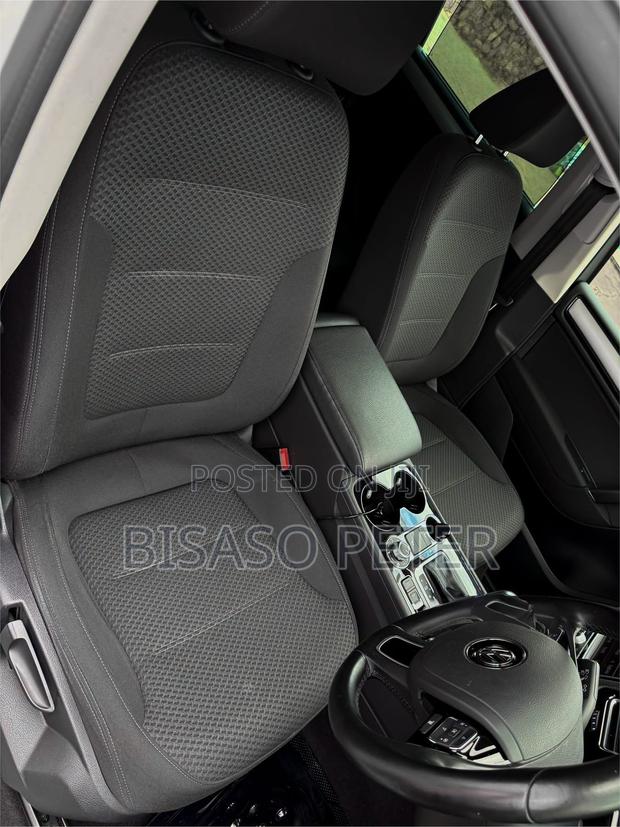 Volkswagen Touareg 2017 White