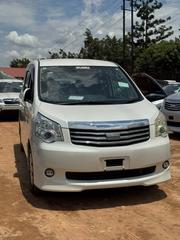 Toyota Noah 2.0 143hp AWD (7 Seater) 2013 White for sale