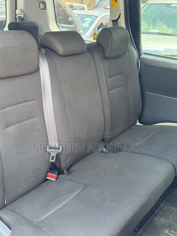 Toyota Noah 2.0 143hp AWD (7 Seater) 2013 White