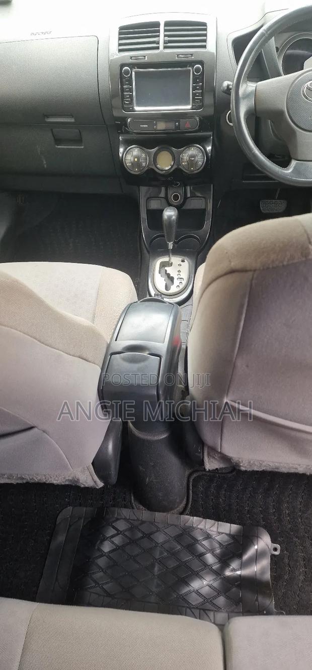 Toyota IST 2010 Silver