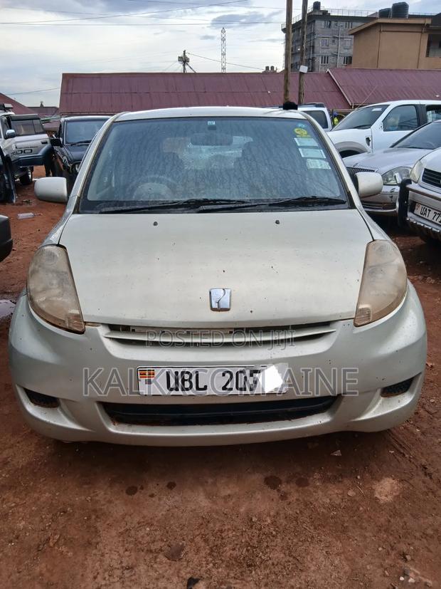 Toyota Passo 2005 Silver
