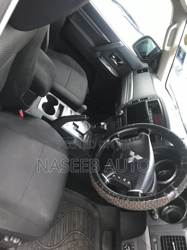 Mitsubishi Pajero 2010 Silver