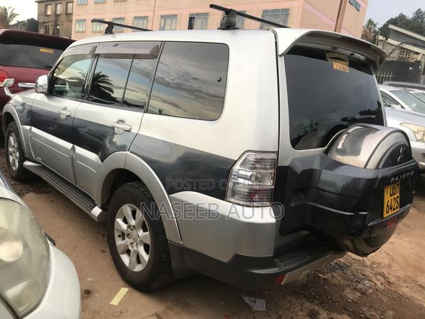 Mitsubishi Pajero 2010 Silver