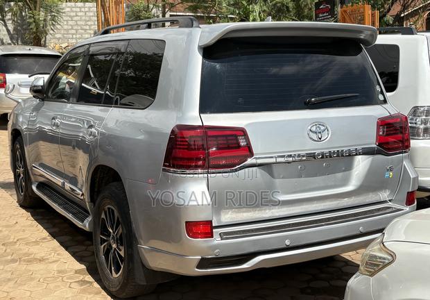 Toyota Land Cruiser 4.6 V8 ZX 2013 Silver