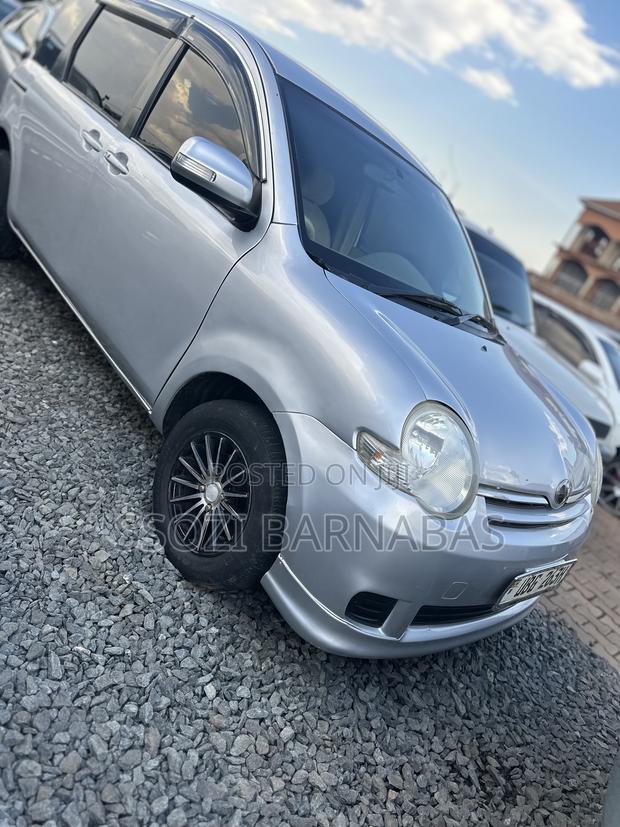 Toyota Sienta 2006 Silver