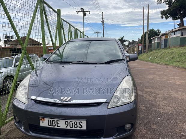 Toyota Wish 2004 Gray