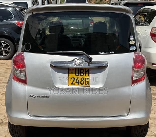 Toyota Ractis 1.5 FWD 2009 Silver