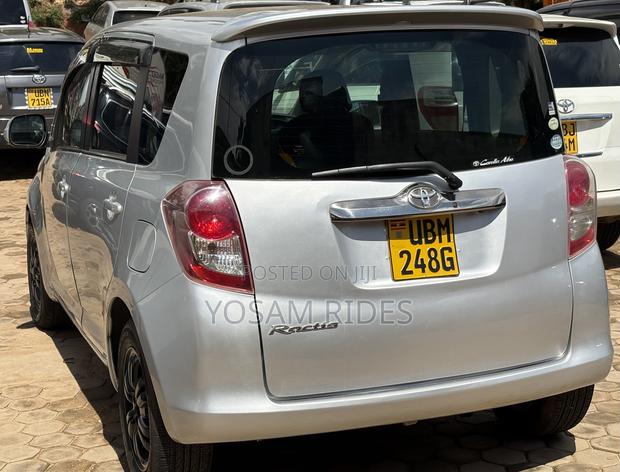 Toyota Ractis 1.5 FWD 2009 Silver