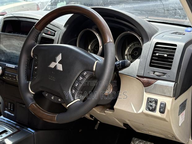 Mitsubishi Pajero 3.2 Di-Dc GLS 2012 Black
