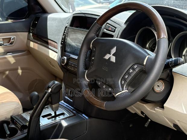 Mitsubishi Pajero 3.2 Di-Dc GLS 2012 Black