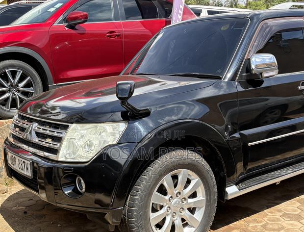 Mitsubishi Pajero 3.2 Di-Dc GLS 2012 Black