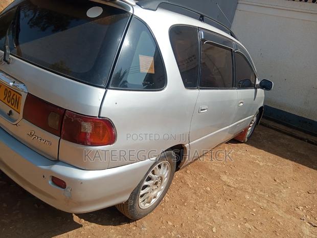 Toyota Ipsum 1998 Gray