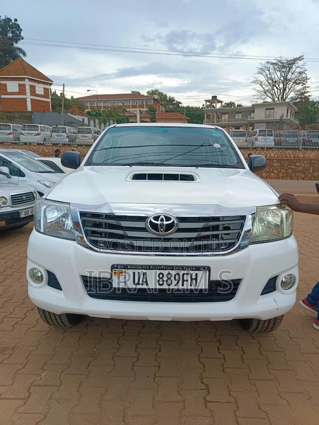 Toyota Hilux 2010 White