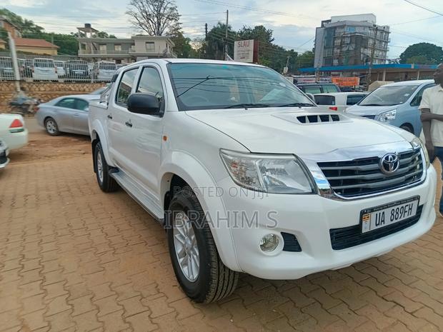 Toyota Hilux 2010 White