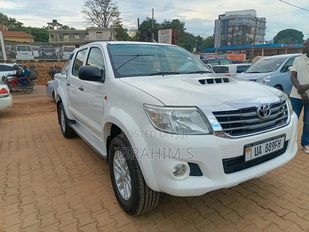 Toyota Hilux 2010 White