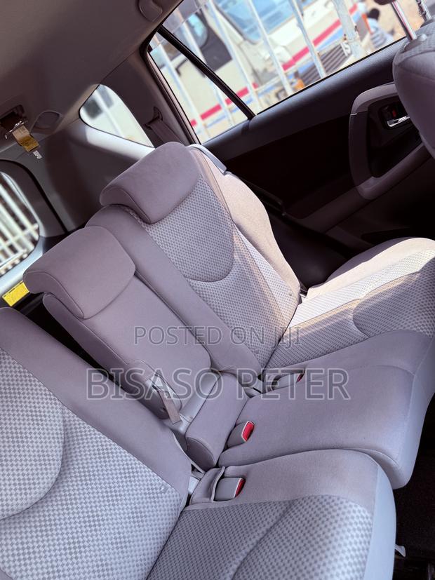 Toyota RAV4 2010 Silver