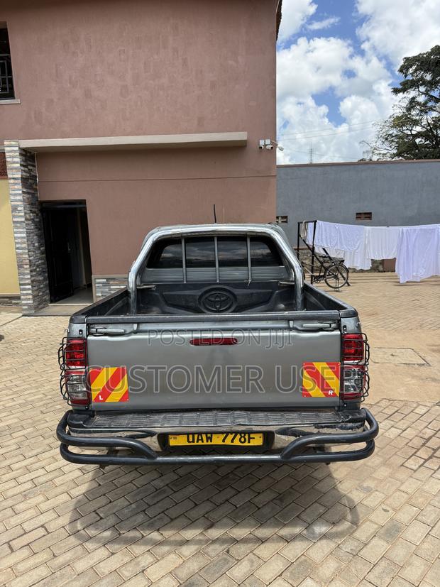 Toyota Hilux 2012 Gray