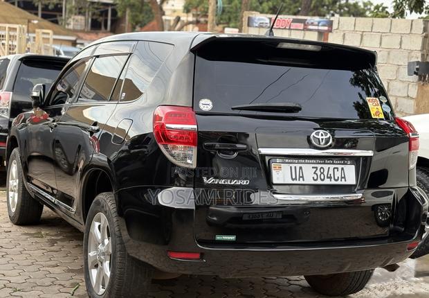 Toyota Vanguard 2013 Black